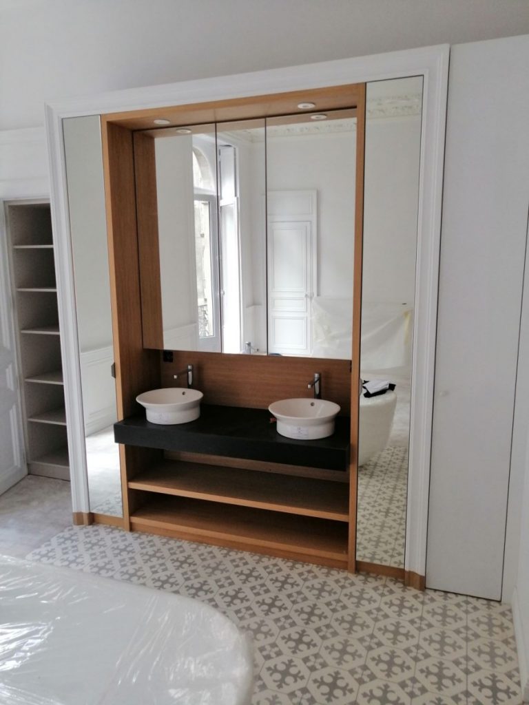 Aménagement intérieur d'une salle de bain à La Baule Escoublac par Atelier Pompierre