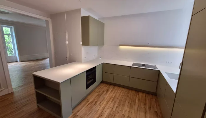 Réalisation d'une cuisine sur mesure à Nantes par l’ATELIER POMPIERRE