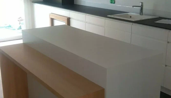 Réalisation d'une cuisine sur mesure à Nantes par l’ATELIER POMPIERRE