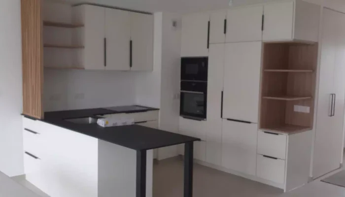 Réalisation d'une cuisine sur mesure à Nantes par l’ATELIER POMPIERRE