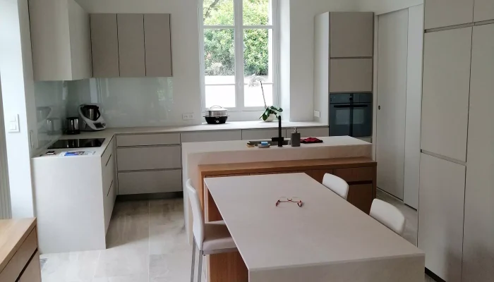 Réalisation d'une cuisine sur mesure à Nantes par l’ATELIER POMPIERRE