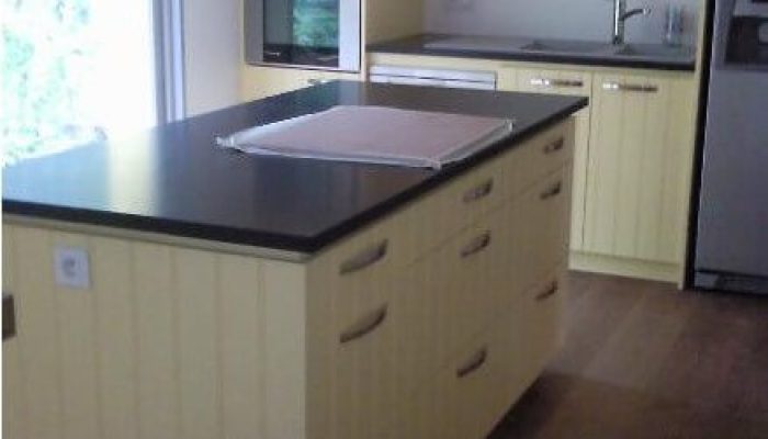 Réalisation d'une cuisine sur mesure à Nantes par l’ATELIER POMPIERRE