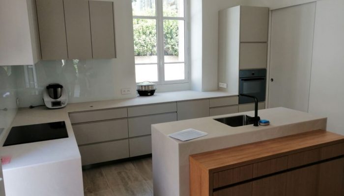Réalisation d'une cuisine sur mesure à Nantes par l’ATELIER POMPIERRE