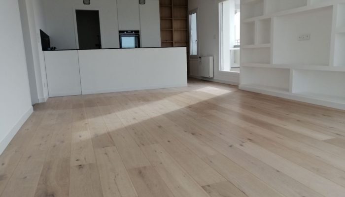 Réalisation d'un parquet intérieur à Nantes par l’ATELIER POMPIERRE