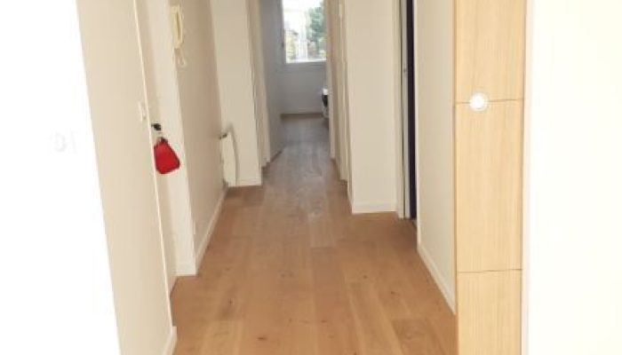 Réalisation d'un parquet intérieur à Nantes par l’ATELIER POMPIERRE